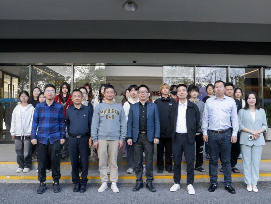 全能董事長深信院開講:AI發(fā)展與未來人才戰(zhàn)略(圖4) 全能董事長深信院開講:AI發(fā)展與未來人才戰(zhàn)略(圖4)